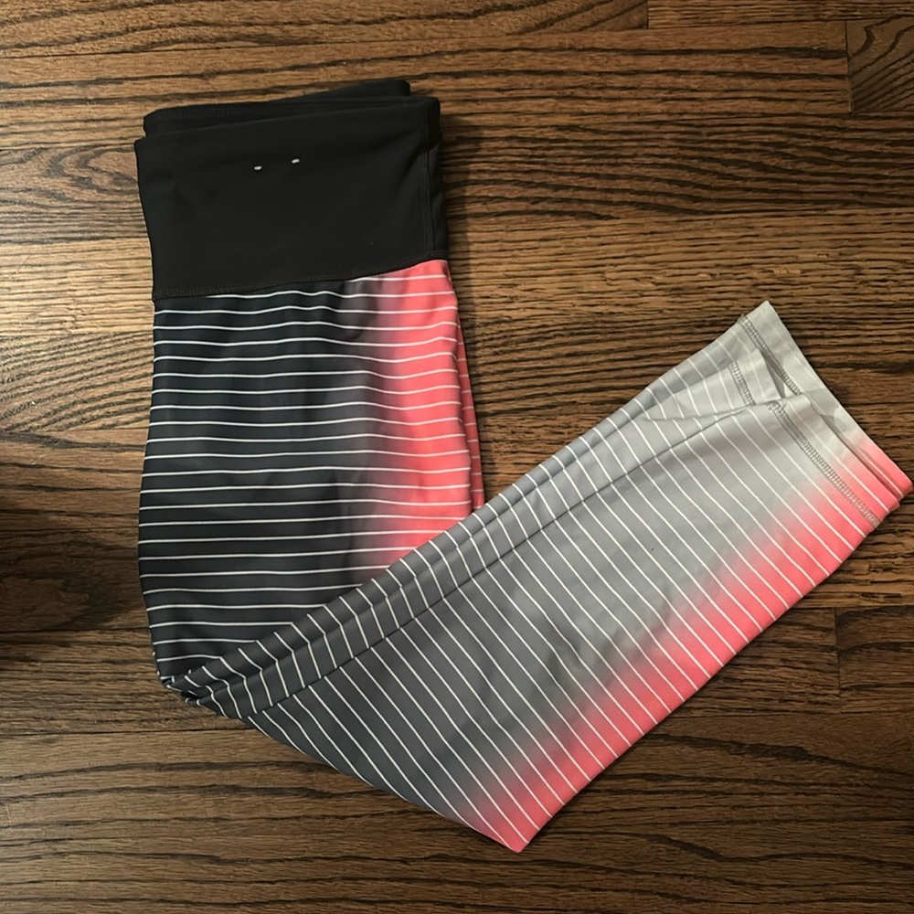 GAP FIT CROP LEGGINGS strip. XS GREAT CONDITION